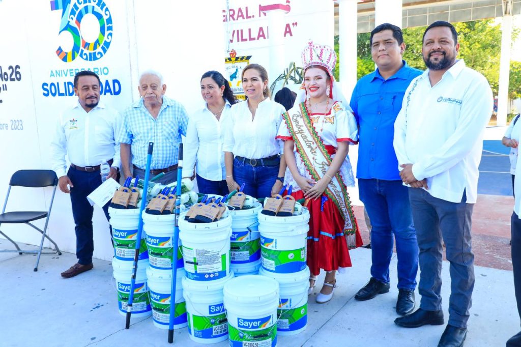 Fomenta Lili Campos valores cívicos en estudiantes