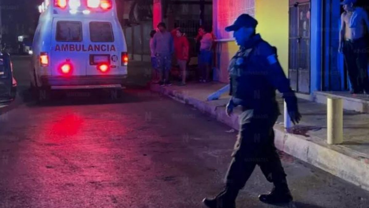 Hombre cae desde tercer piso en la región 63 de Cancún