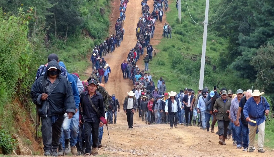 Campesinos ‘toman’ las armas para enfrentar a delincuentes en Guerrero