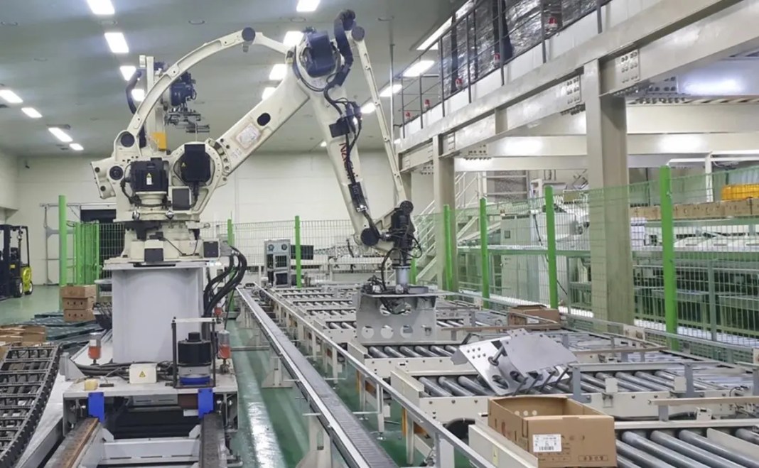 Robot industrial aplasta a empleado a muerte: “Lo identificó como caja”