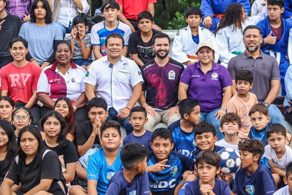 Respalda CODEQ a entrenadores de Tulum y Cozumel al entregar material deportivo