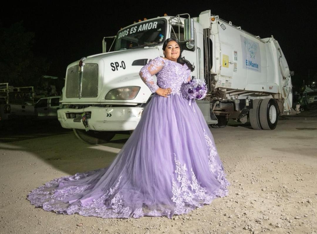 Quinceañera hace homenaje a su papá con sesión de fotos junto a camión de basura