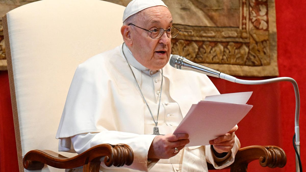 Papa Francisco pide prohibir maternidad subrogada a través de "vientres en alquiler"