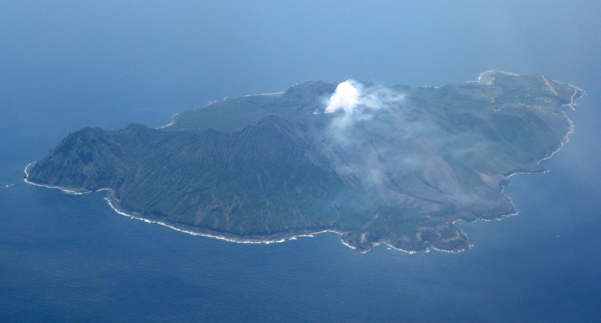 VIDEO: Volcán de la isla Suwanosejima de Japón hace erupción