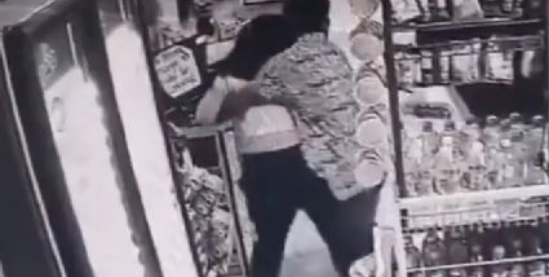 VIDEO: Mujer escapa de intento de abuso por parte de un adolescente