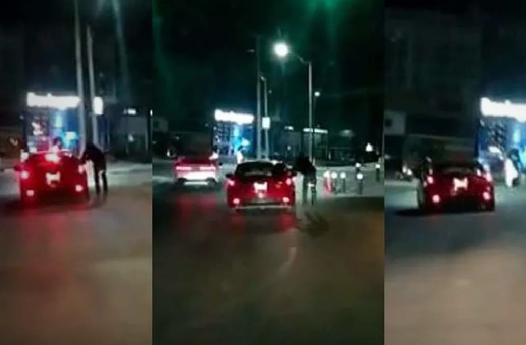 VIDEO: Captan a hombre circulando en patines sujetado de un auto en Monterrey