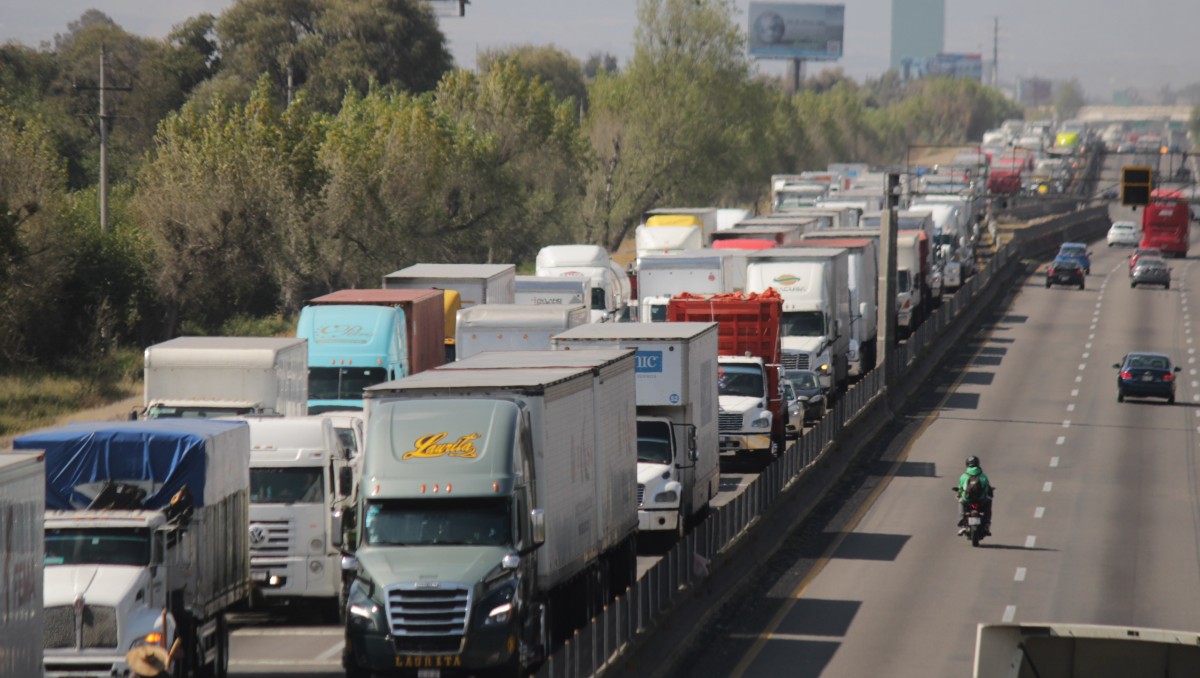 Segob llega a acuerdo con transportistas; no habrá paro nacional en carreteras