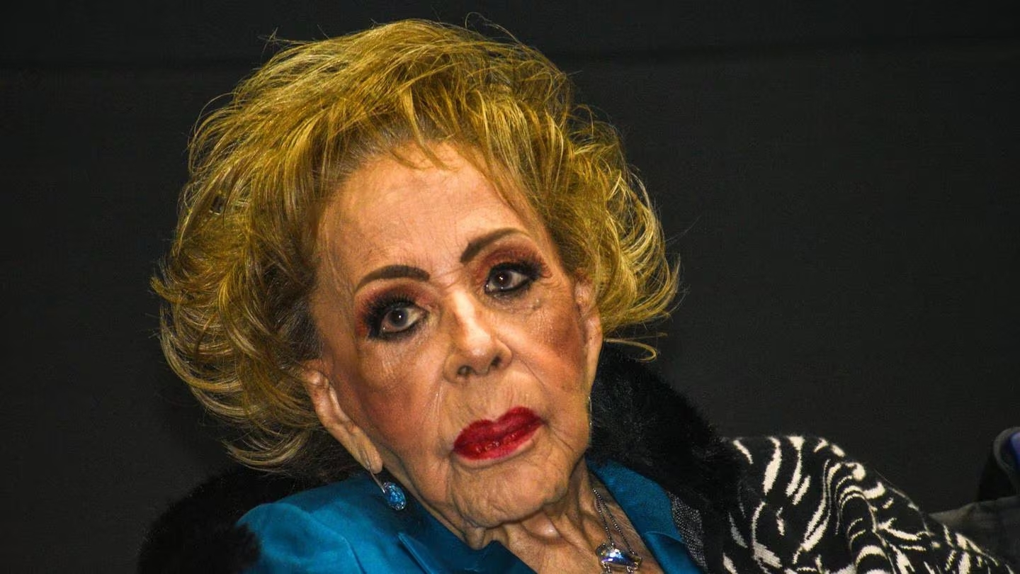 Reportan que Silvia Pinal fue hospitalizada