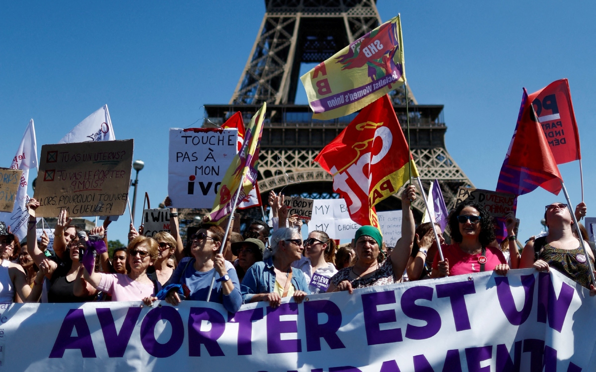 Francia se convierte en el primer país que reconoce el aborto dentro de su Constitución