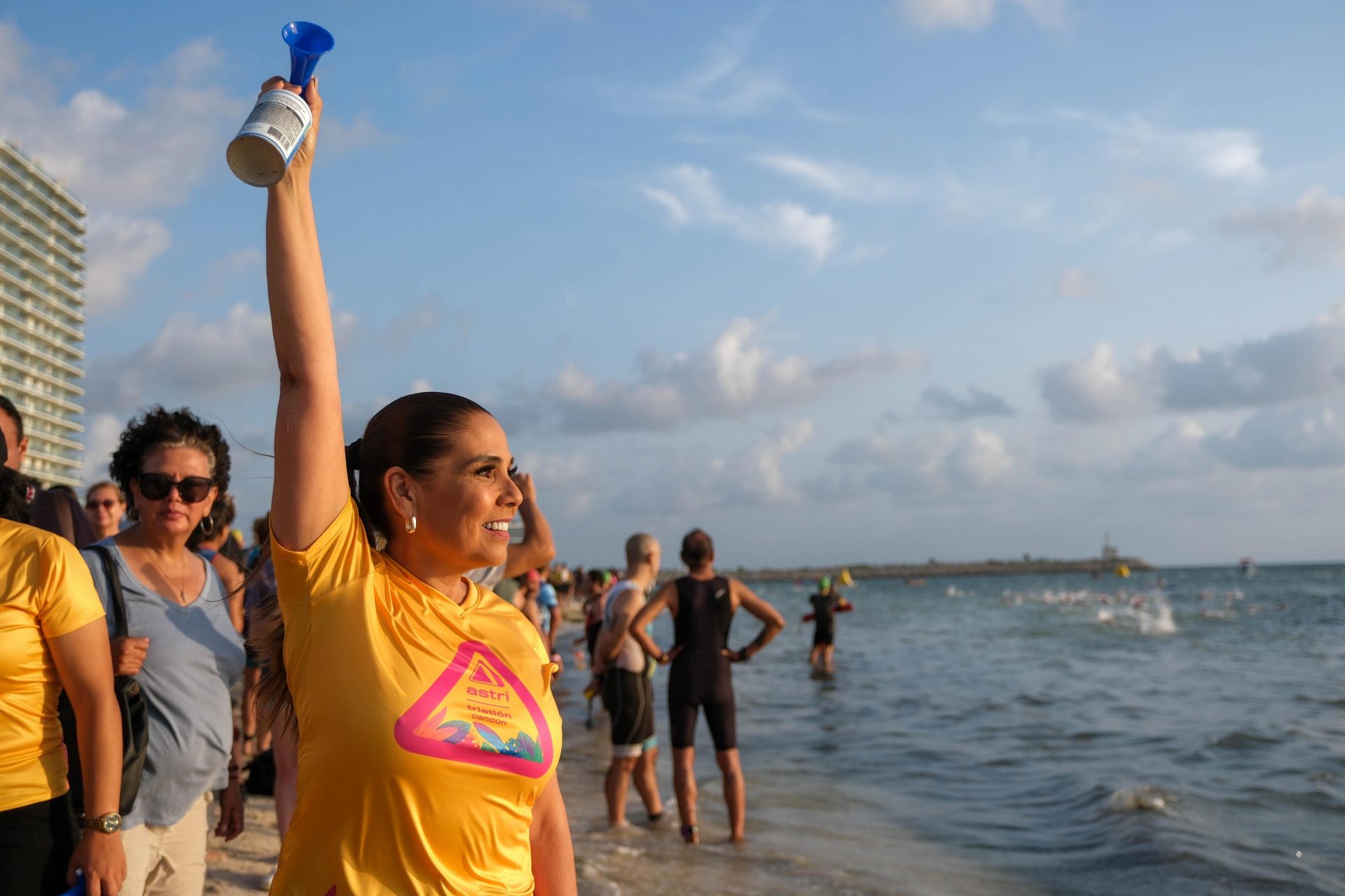 Triunfa el Triatlón Astri Cancún 2024 en el mar Caribe con más de mil 500 atletas de 6 países