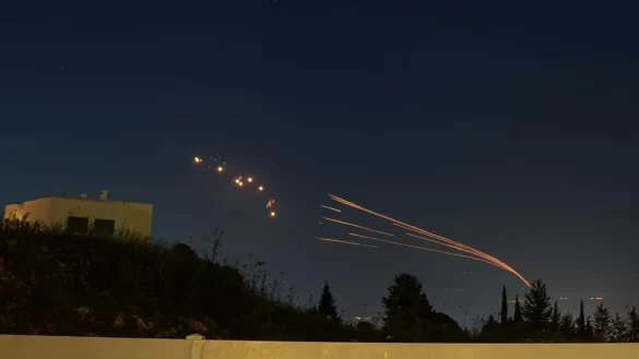 Irán cumple su amenaza y ataca por primera vez a Israel