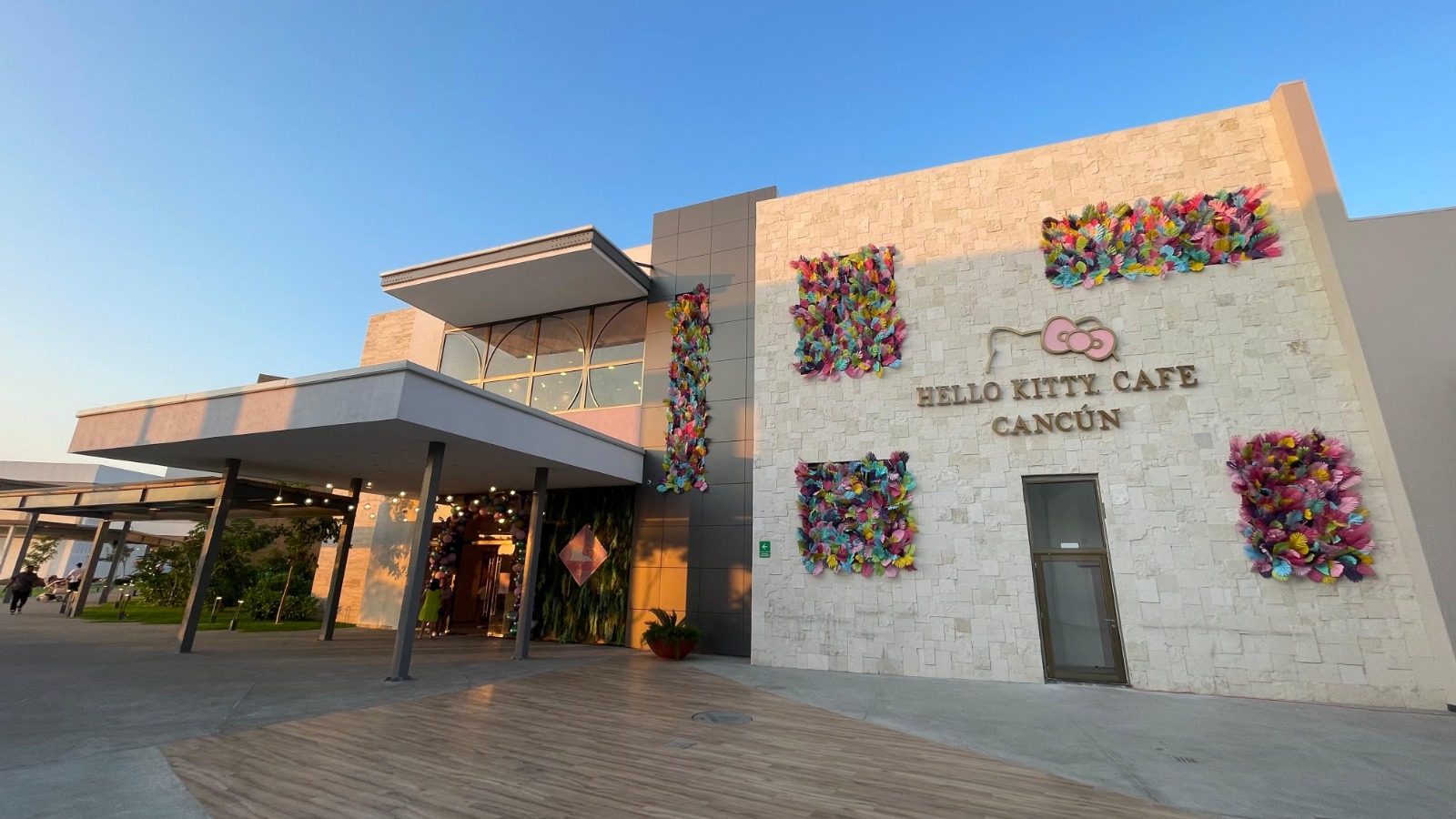 Hello Kitty Café llega a Cancún