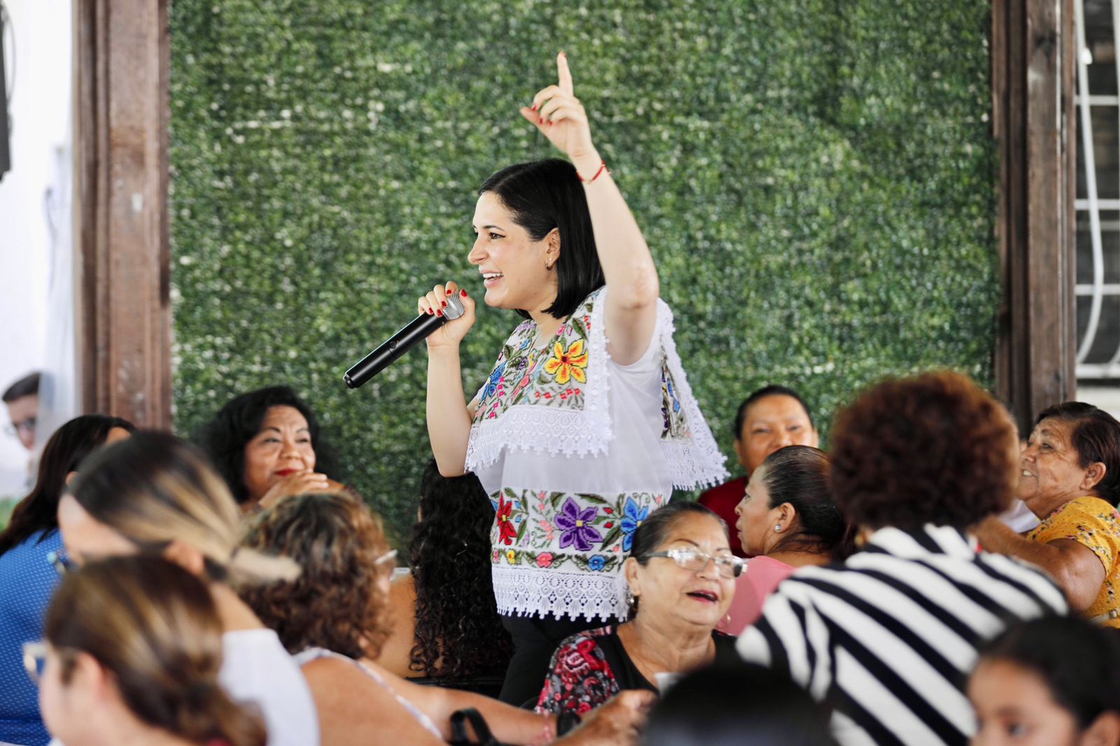 “Con Rostro de Mujer” compromisos de Estefanía Mercado para garantizar apoyos directos a jefas de familia y madres solteras de Solidaridad