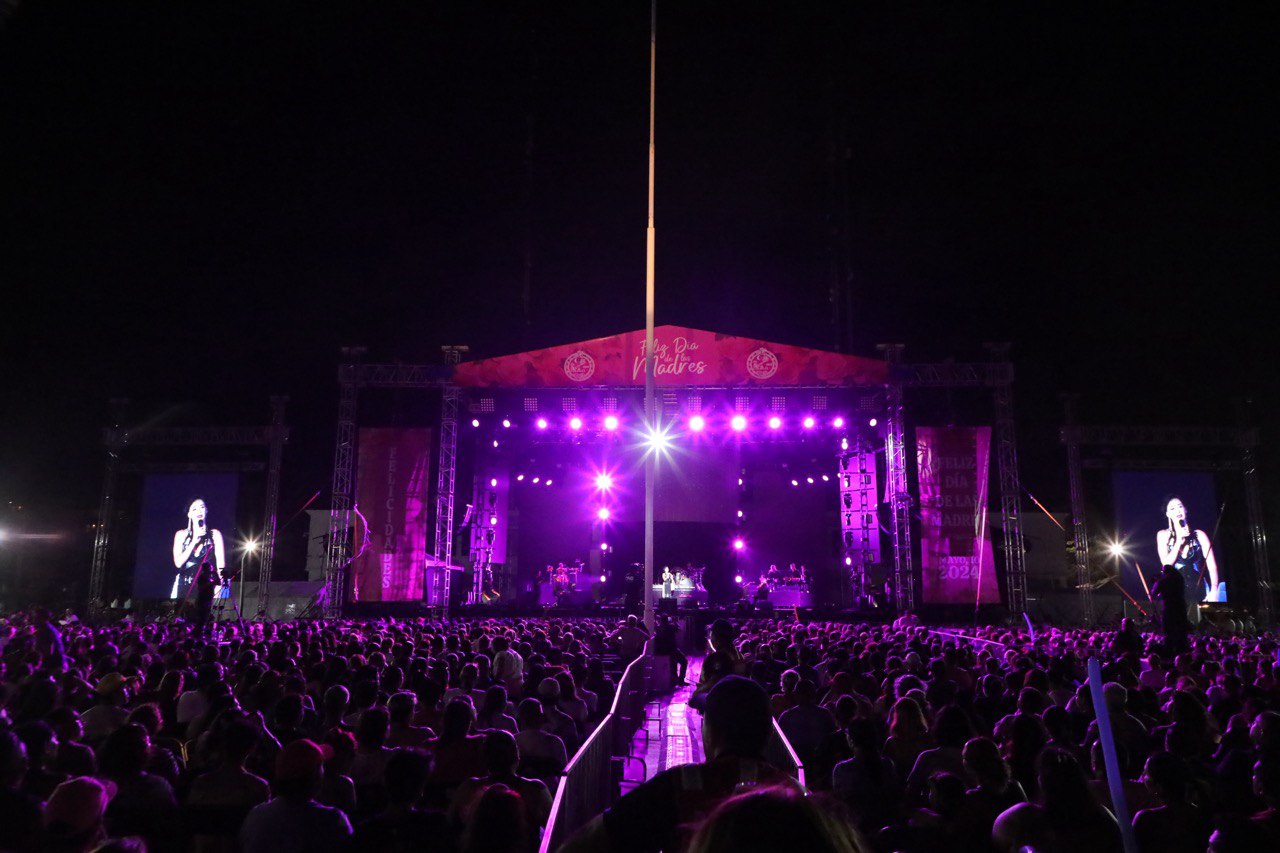 La Plaza 28 de Julio se convirtió en el epicentro de una celebración sin igual en honor a todas las mamás solidarenses, con un magno concierto que reunió a más de 7 mil personas en una jornada llena de música, alegría y emoción.