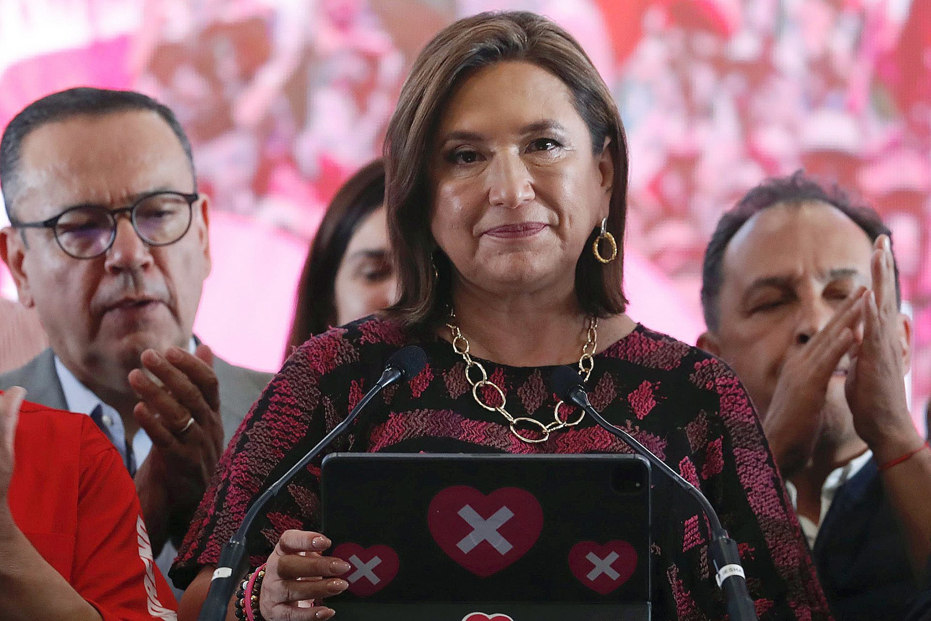 Xóchitl Gálvez acusa a AMLO, Zaldívar, gobernadores e instituciones de favorecer a Sheinbaum en elecciones