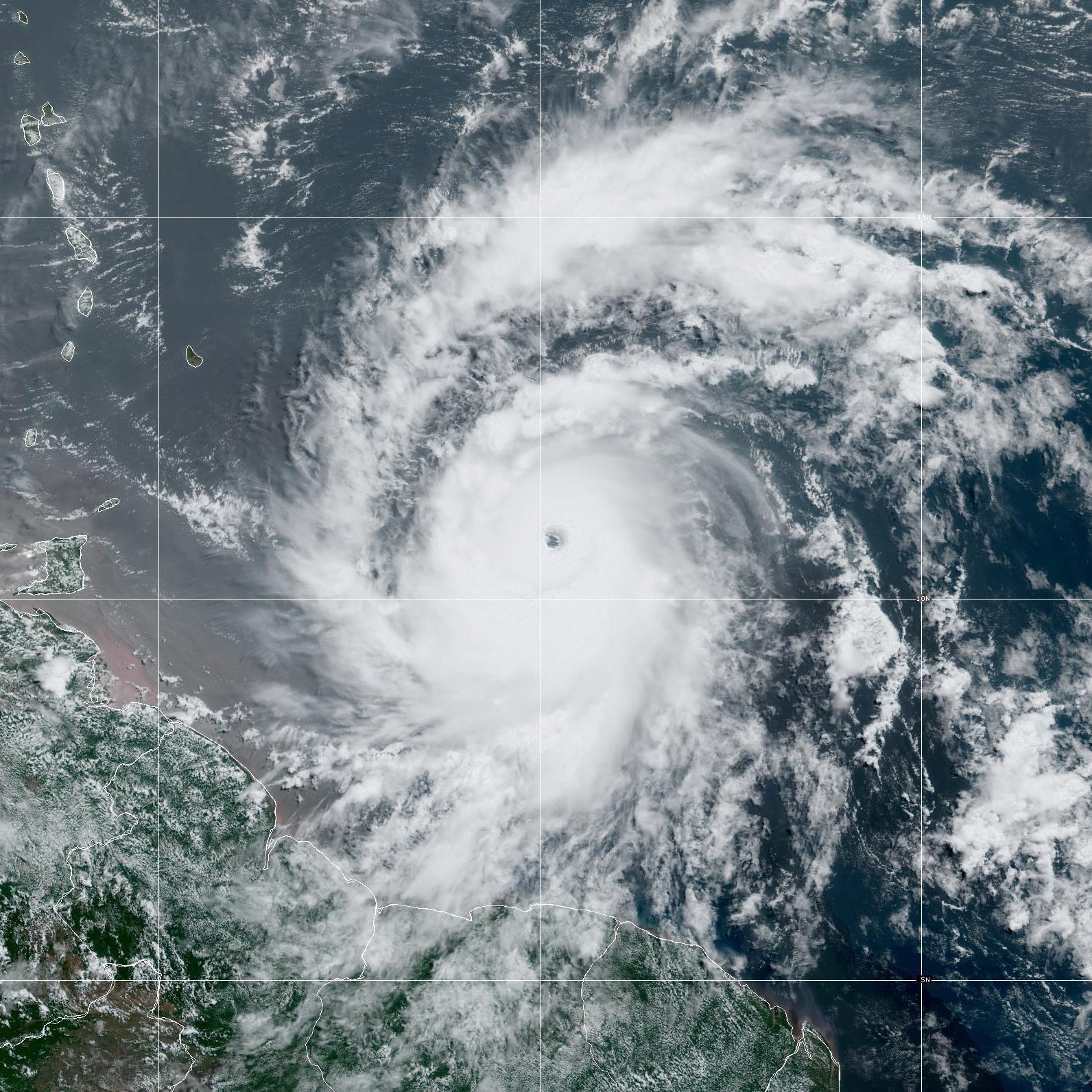 Gobierno de Quintana Roo activa alerta azul ante avance del huracán 'Beryl'