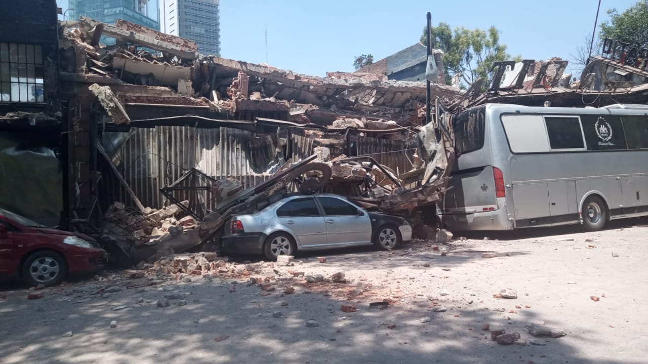 Colapsa estructura de 'El Patio', histórico centro de espectáculos de la colonia Juárez