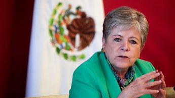 Bárcena acuerda con Suiza protección de bienes diplomáticos en Ecuador