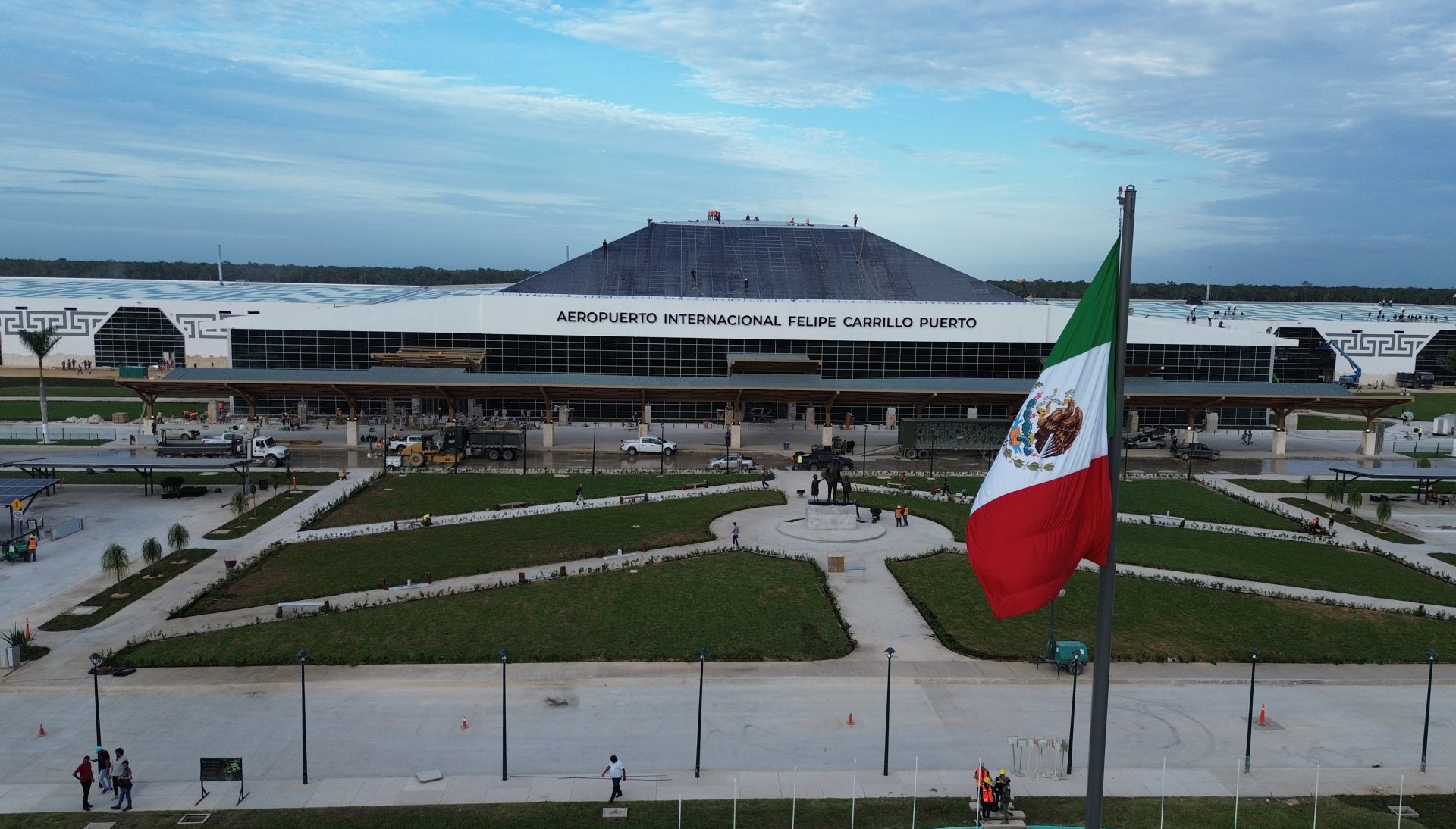 Se viraliza fotografía de supuesto Aluxe captado en Aeropuerto de Tulum