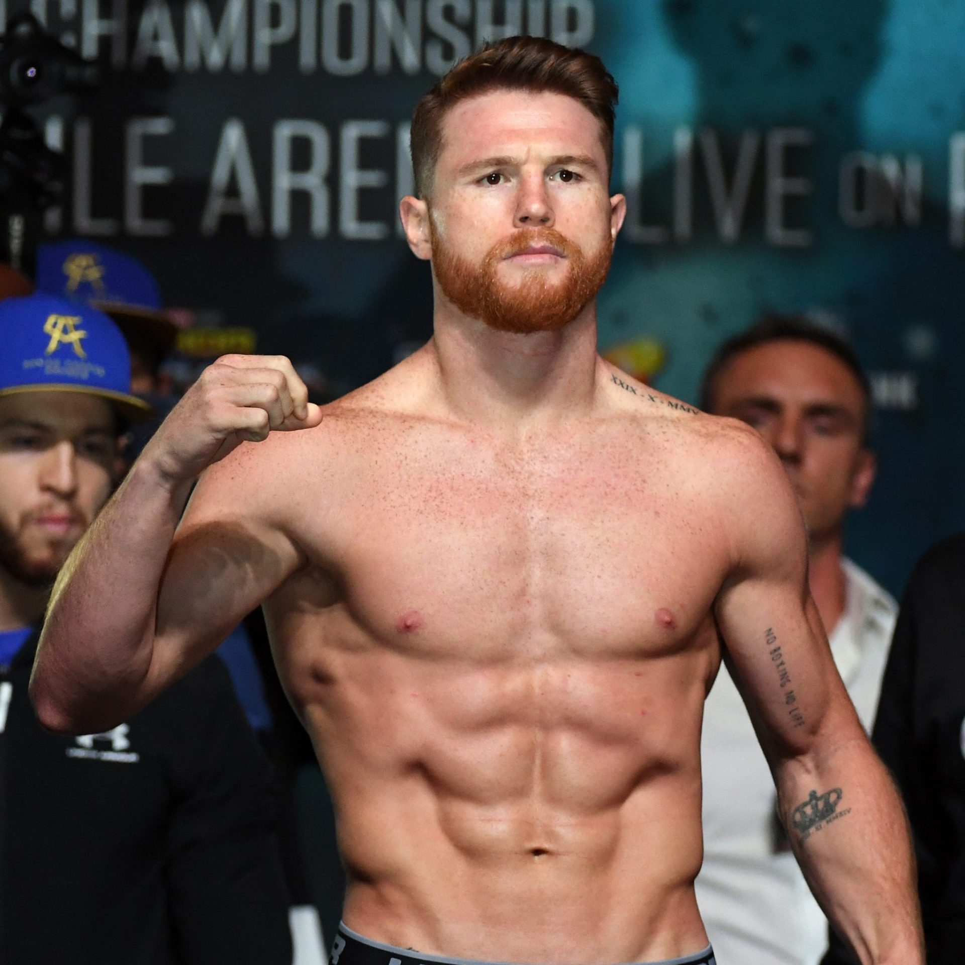 VIDEO: Critican a a Canelo por ignorar a algunos fans en un restaurante