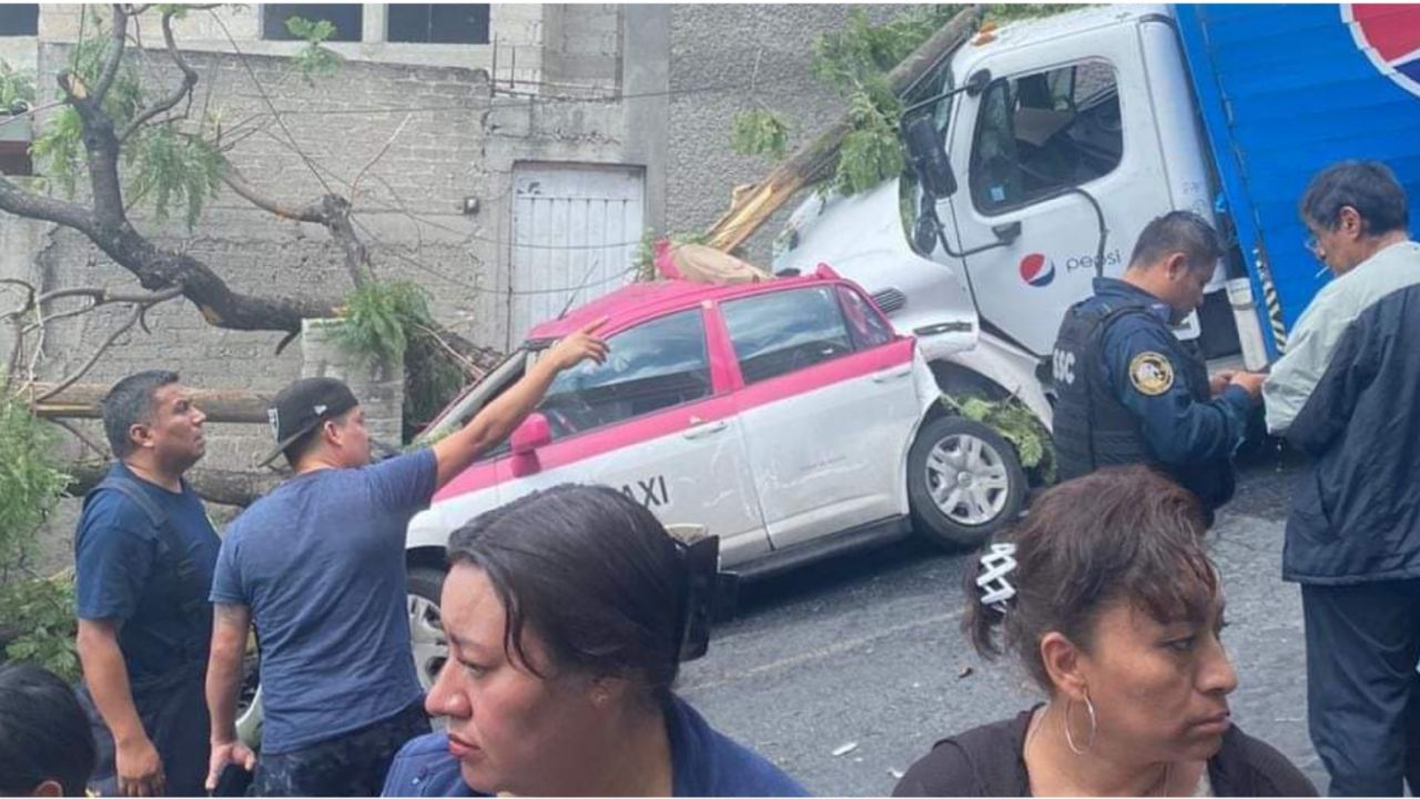 VIDEO: Camión de Pepsi casi aplasta a un hombre en CDMX