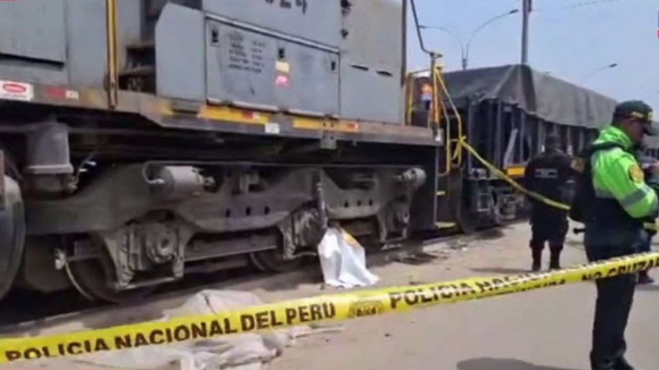 Joven es partido a la mitad por un tren, usaba audífonos cuando caminaba por las vías