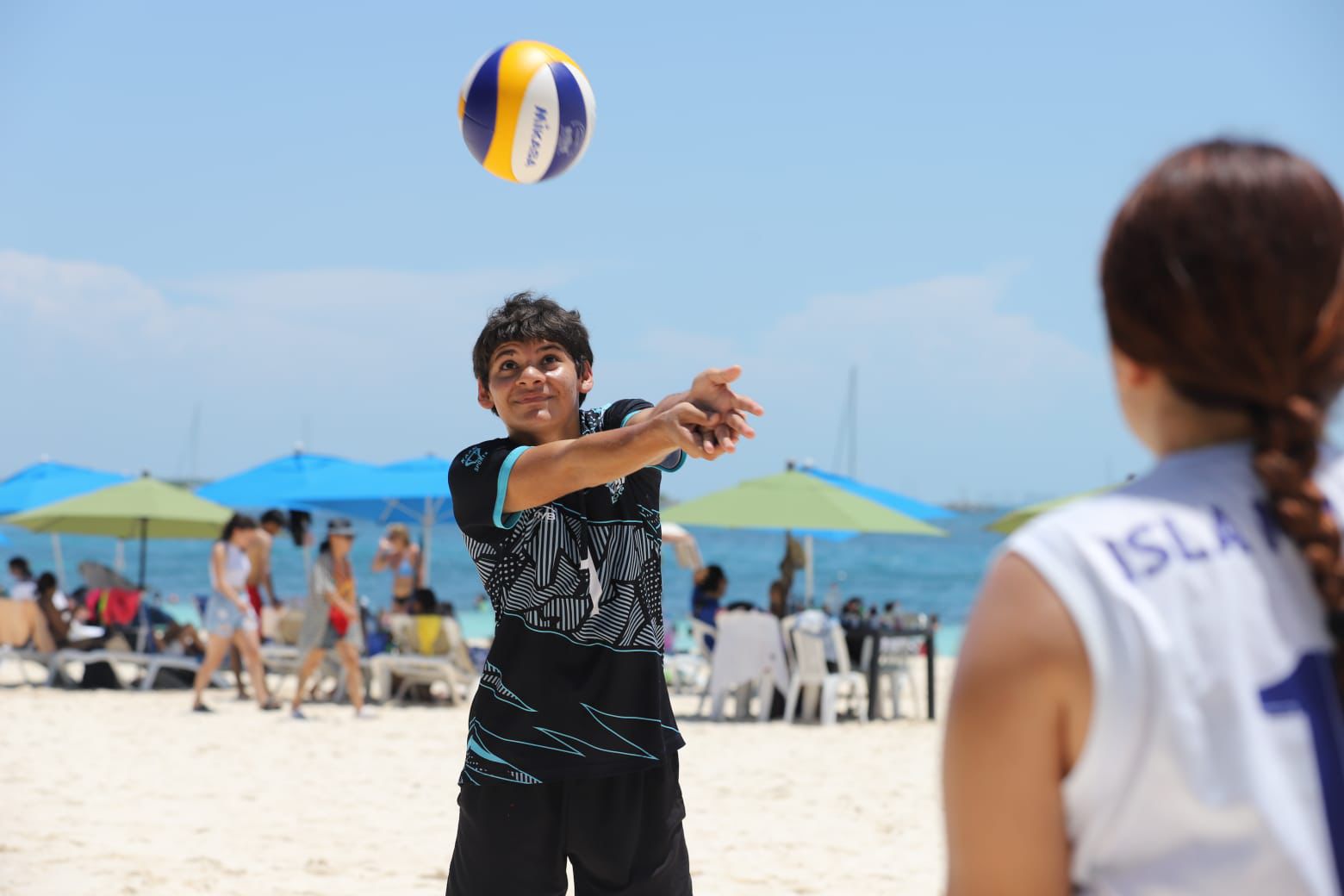 Disfrutan juventudes del Playa Fest 2024 en Isla Mujeres