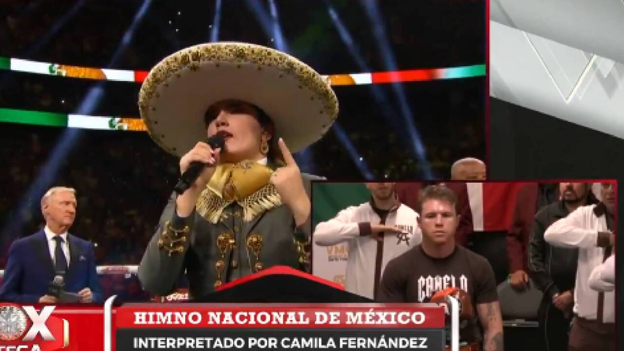 Camila Fernández se equivoca al cantar el Himno Nacional Mexicano