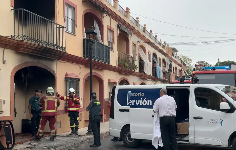 Explota batería de celular y provoca incendio que mata a 4 familiares