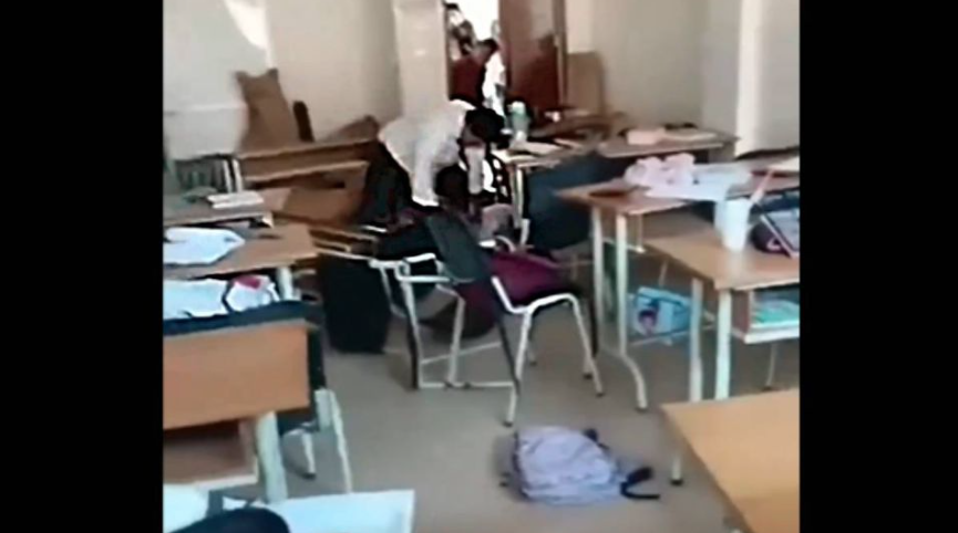 VIDEO: Mata a su novia a puñaladas en un salón de clases y frente a sus compañeros