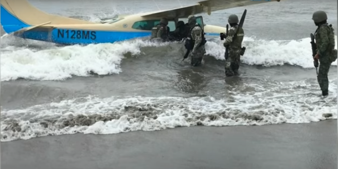 Sedena intercepta aeronave con media tonelada de cocaína en costas de Oaxaca