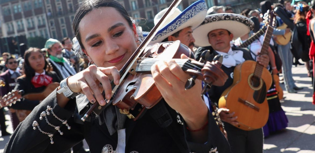 CDMX rompe Récord Guinness: Mil 122 mariachis tocaron en el Zócalo