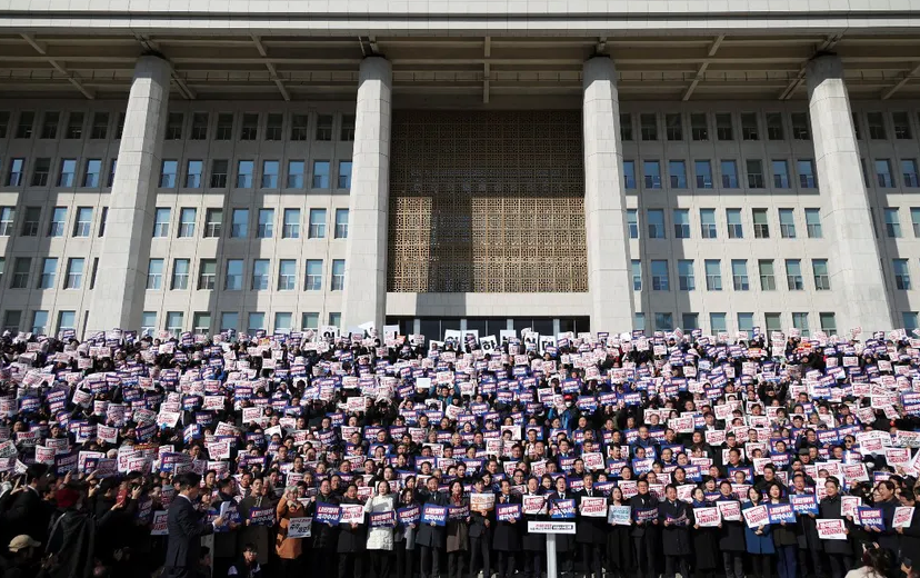 Impulsan juicio político en contra del presidente de Corea del Sur tras ley marcial fallida