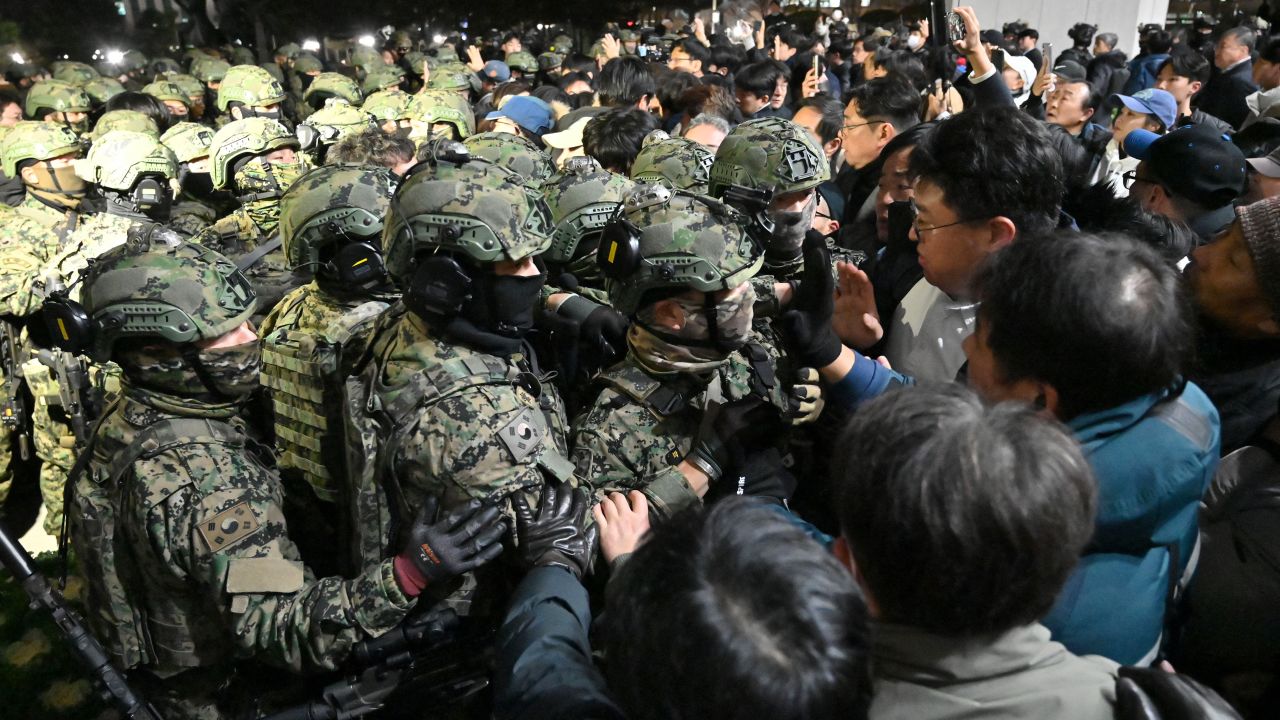 El presidente de Corea del Sur declara la ley marcial y genera conmoción en todo el país