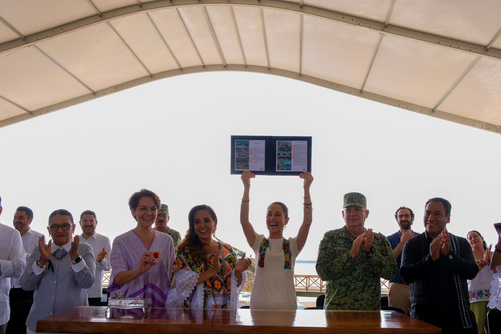 Claudia Sheinbaum y Mara Lezama celebran el primer aniversario del Tren Maya, una hazaña histórica lograda en tan solo 4 años