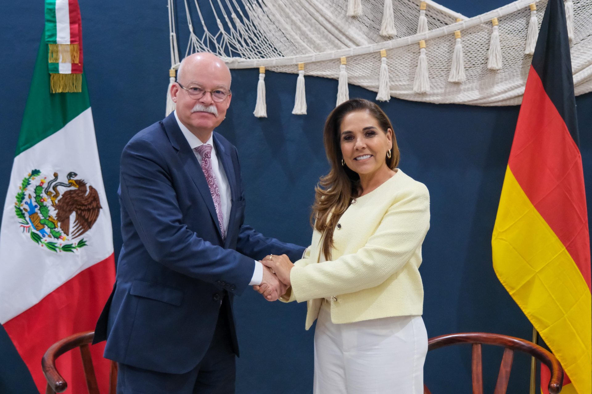 Mara Lezama con embajador de Alemania Clemens von Goetze,