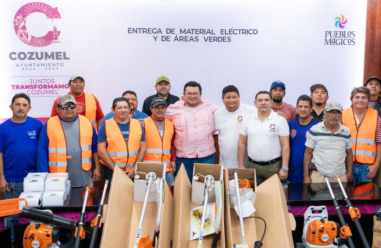 Chacón entrega equipo al departamento de servicios públicos y reconoce su labor 24/7