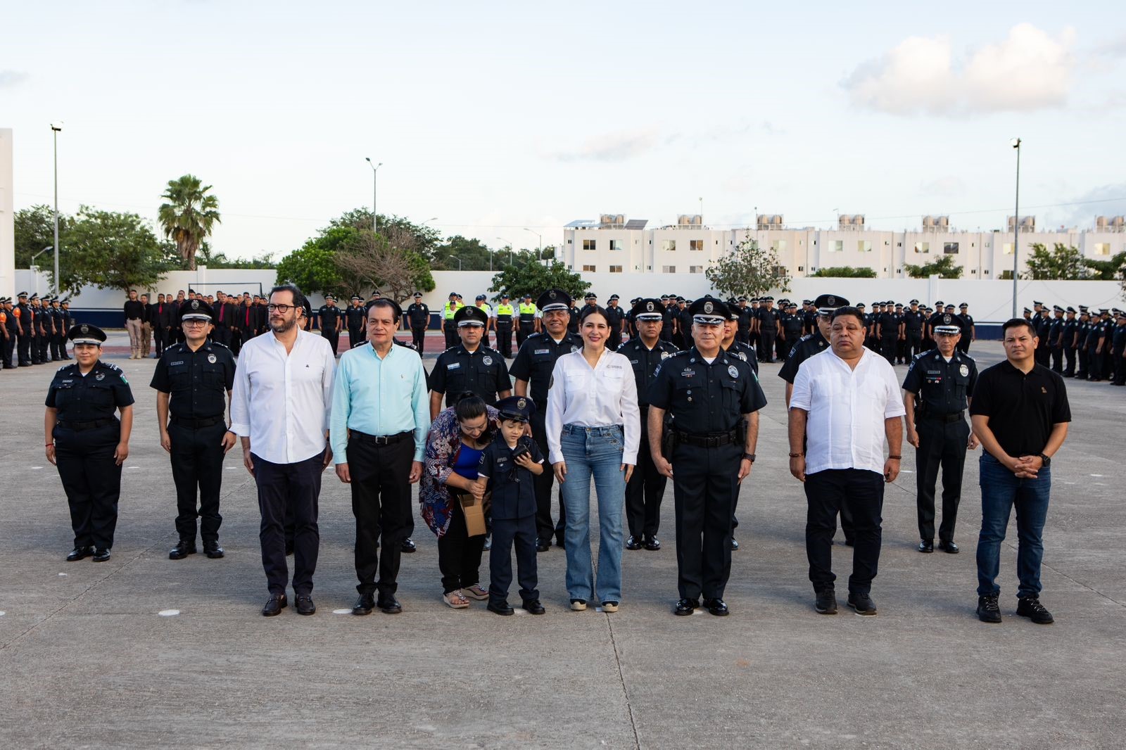 Anuncia Estefanía Mercado bono económico y aumento a la prima por antigüedad de toda la policía municipal