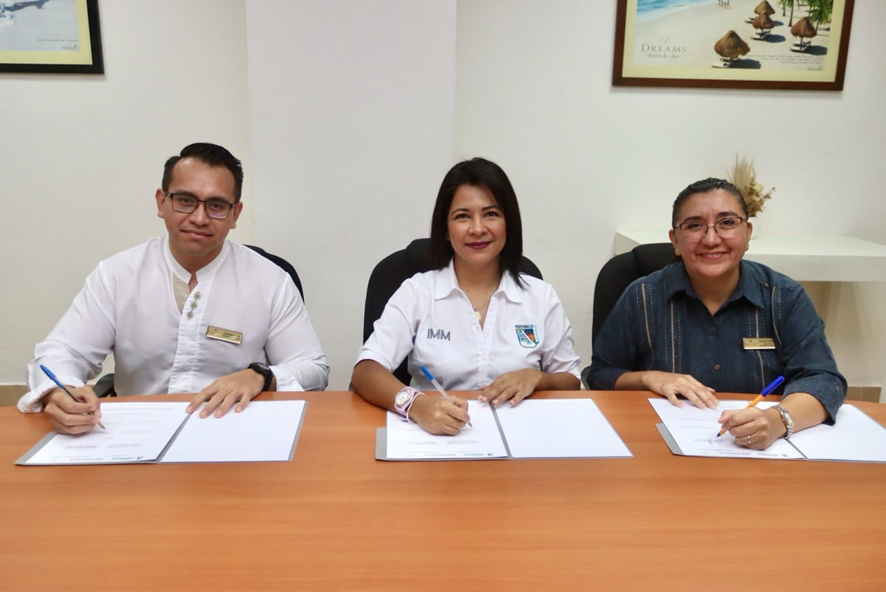 FIRMAN CONVENIO IMM DE PUERTO MORELOS Y HOTEL DREAMS JADE