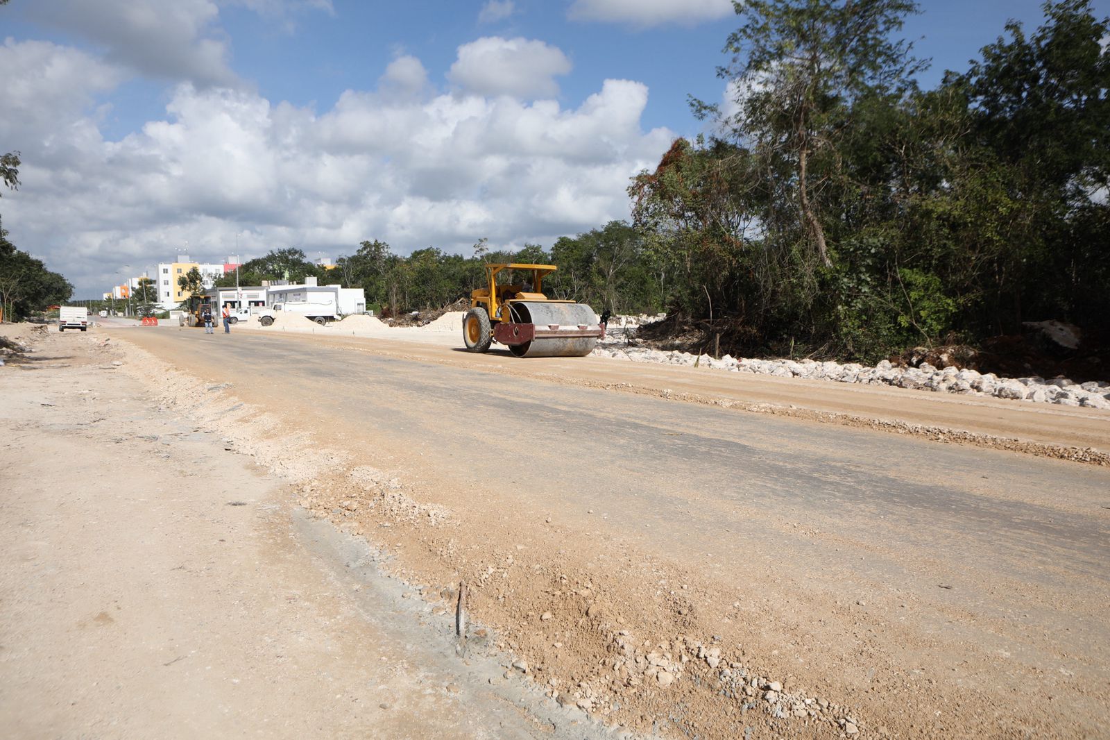 Pavimentación de un nuevo tramo de la avenida Constituyentes