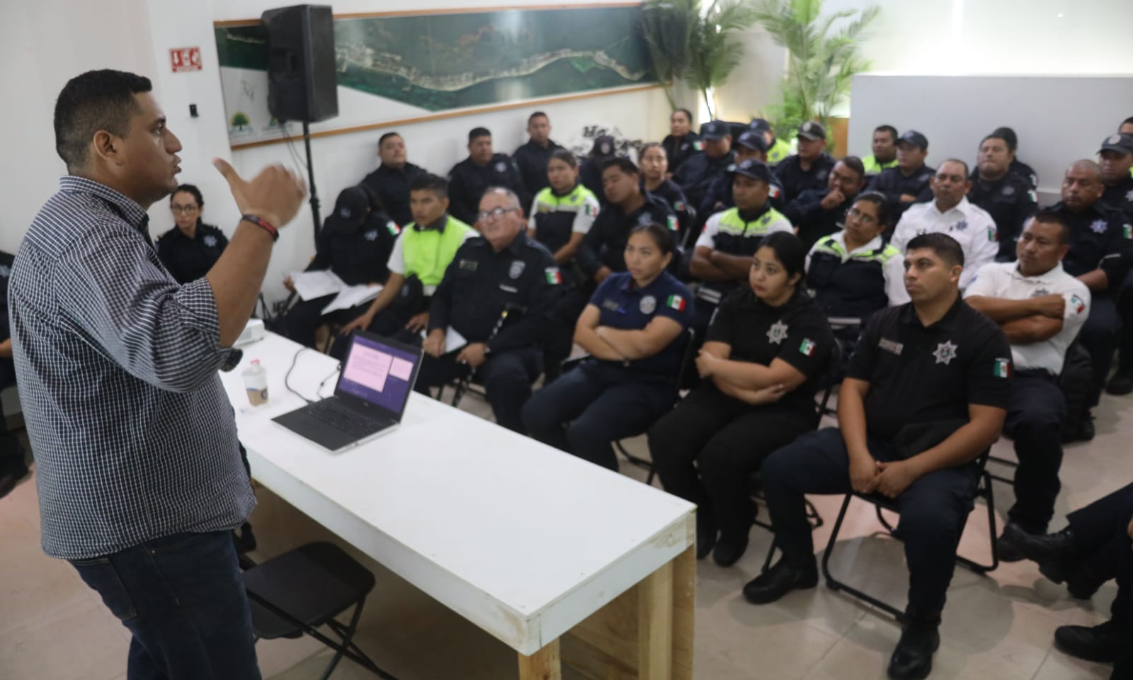 uso de la fuerza de policía de Puerto Morelos