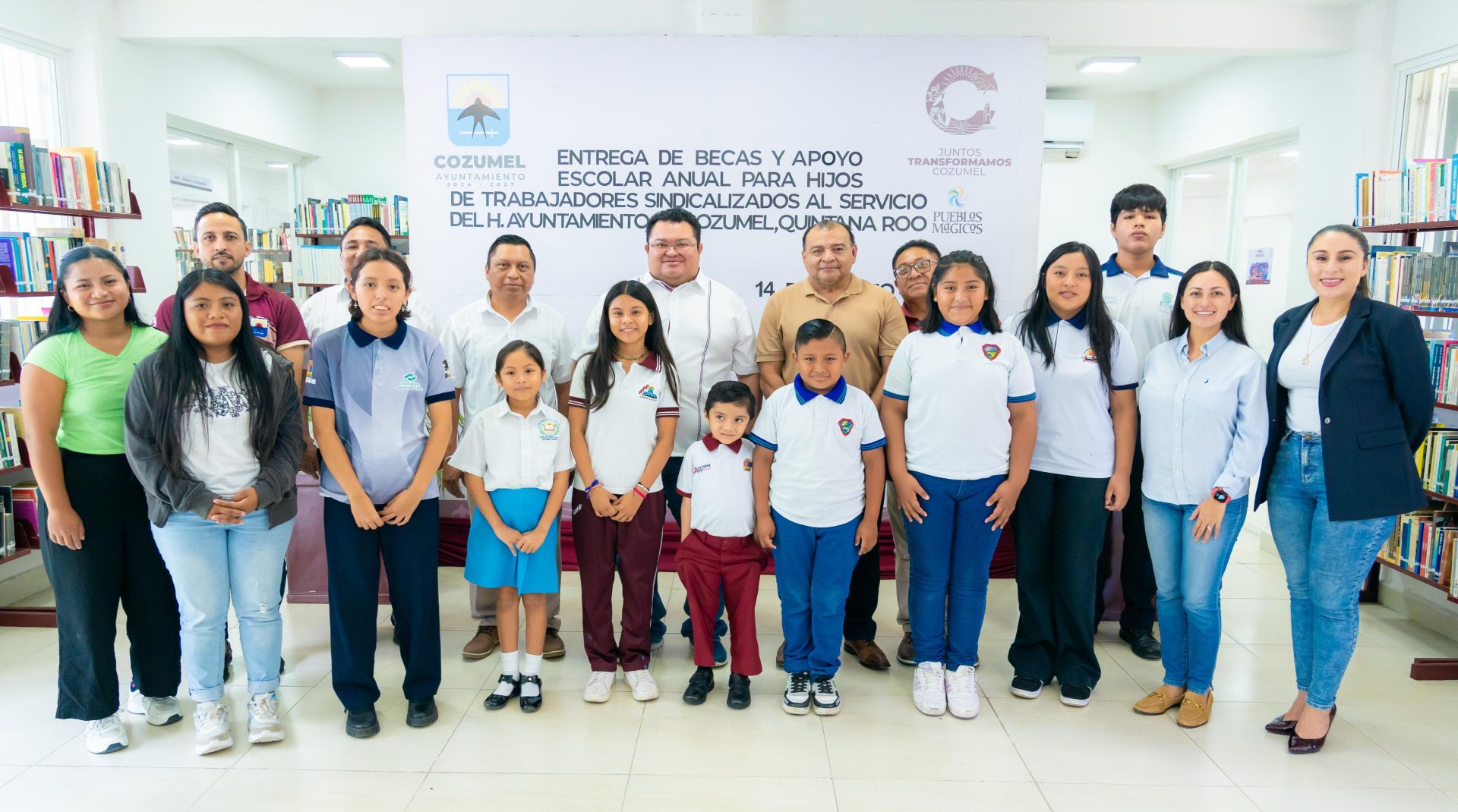 Destacó el fuerte impulso a la educación de la mano de la gobernadora Mara Lezama. Este mismo mes quedarán instalados los aires, acondicionados de preparatoria y secundaria. Y Cozumel tendrá domo en todas sus escuelas.