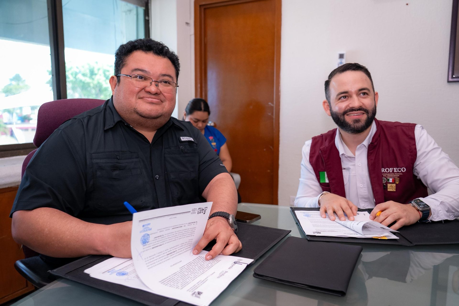 Chacón firma convenio con la PROFECO