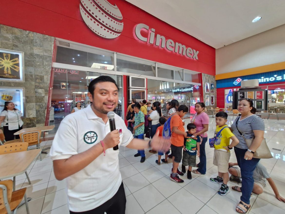 Sindicato de Taxistas de Playa del Carmen celebra a los pequeños con función de cine por el Día de la Niña y el Niño