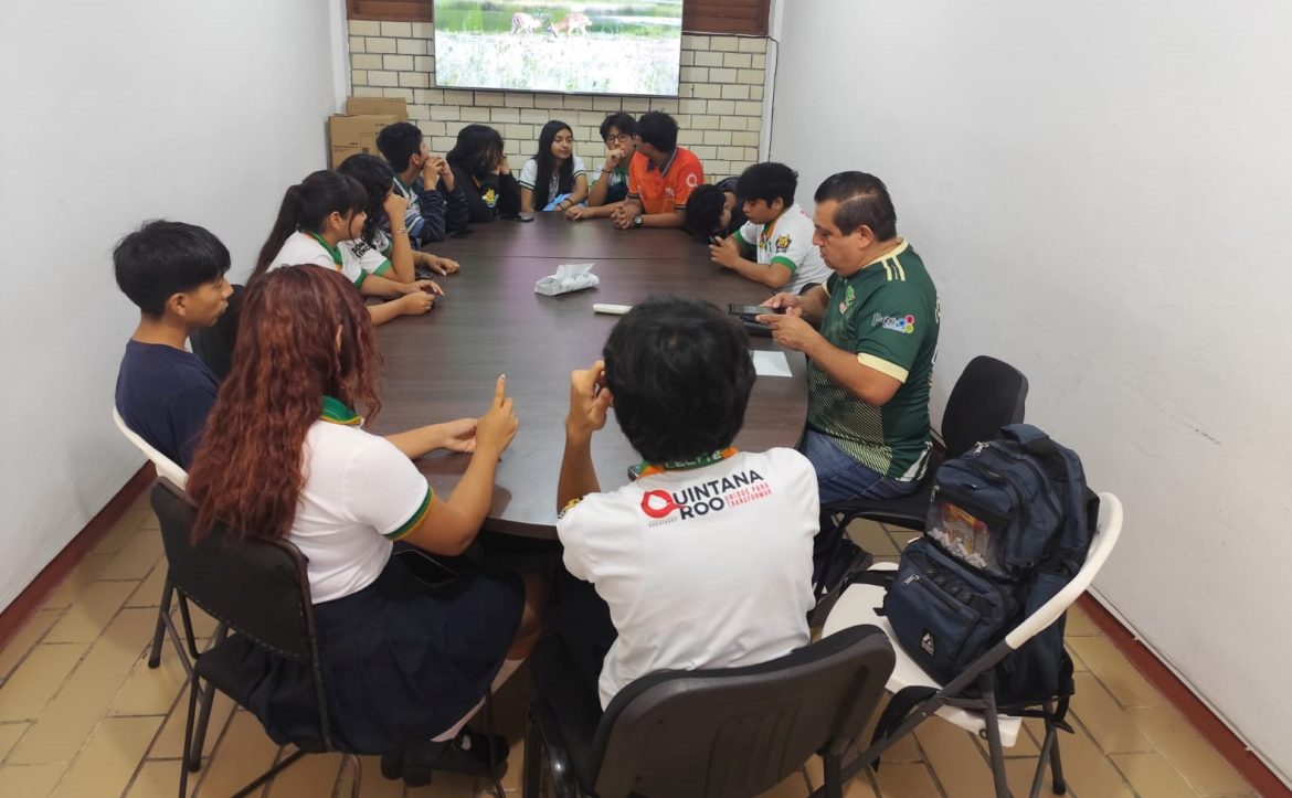 jóvenes estudiantes Cecyte