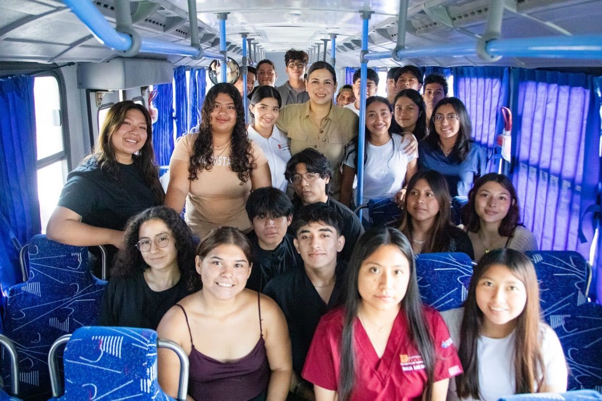 Estefanía Mercado inaugura paradero que transforma la vida estudiantil en Playa del Carmen