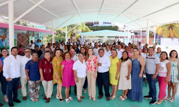 Atenea Gómez Ricalde reconoce la labor de maestras y maestros
