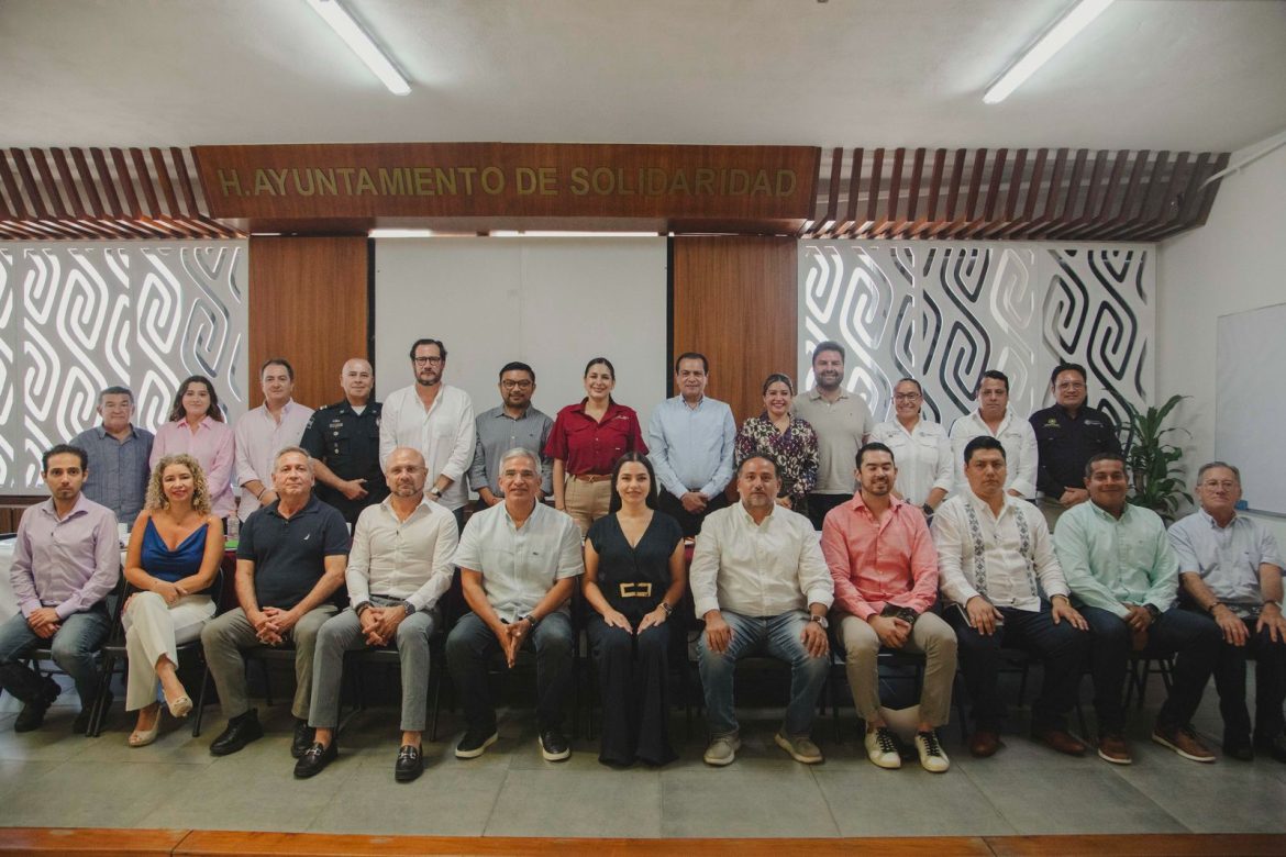 Estefanía Mercado trabaja con empresarios