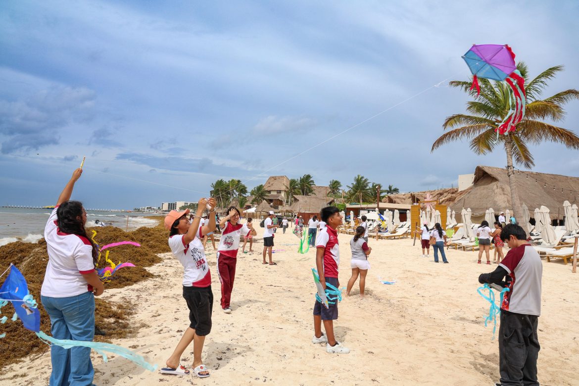 concurso de papalotes "Volando por la Paz"
