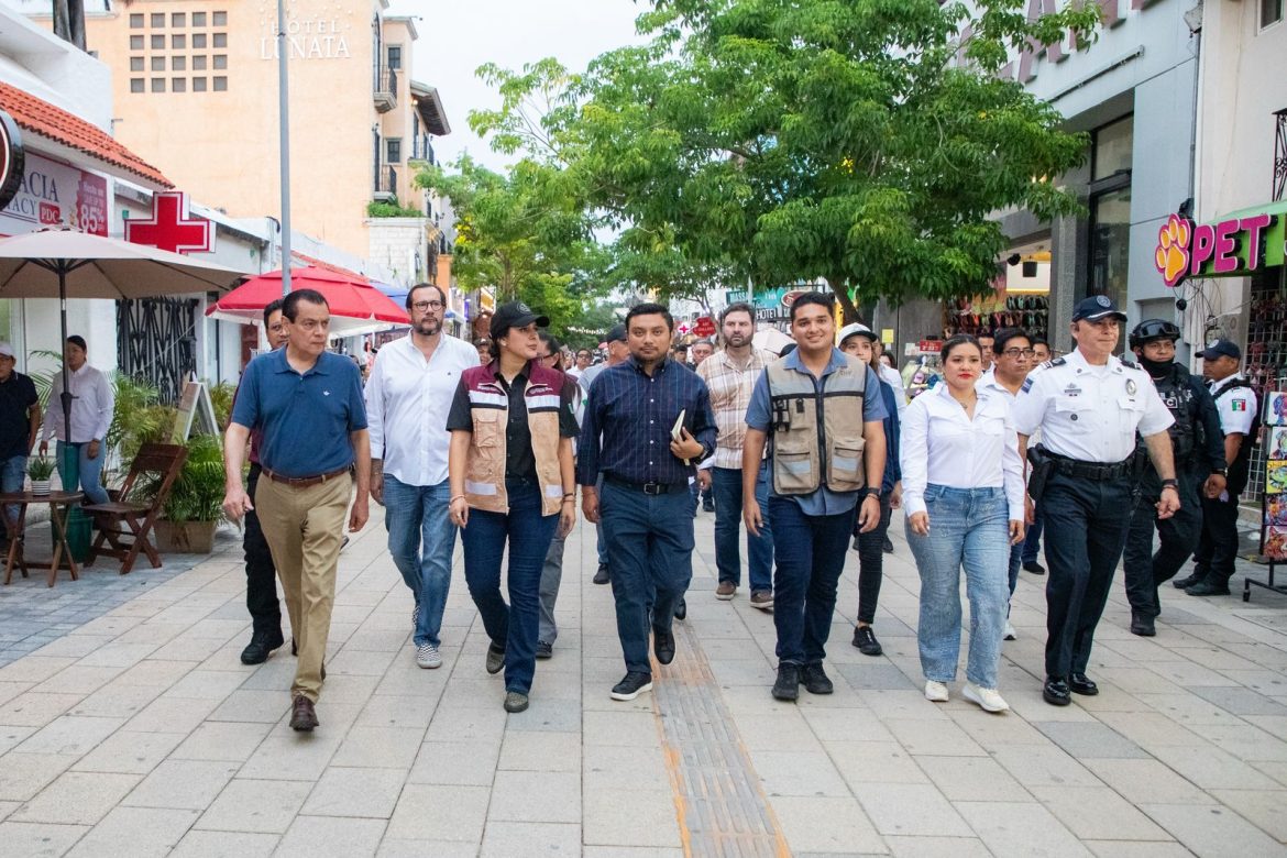 Estefanía Mercado encabeza recorrido con su gabinete en la Quinta Avenida